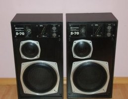 У меня тож такой был, в связке с активными s-70