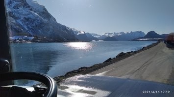 Мчится тихий огонёк моей души.