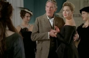 Еще отличная мачеха в "Золушке" была - Кэтлин Тернер. Весь фильм только на ней одной и держался.