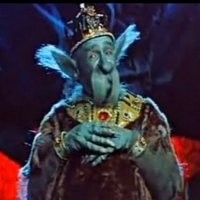 немного похож)