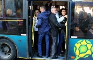 Первое - снимаем кресла.
Второе - набиваем пассажиров вот так.