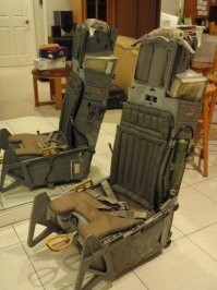 Американское кресло "ACES II". Используется в А-10,  Ф-15, Ф-16, Ф-22, Ф-117, Б-1, Б-2