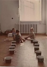 Да, помню, в 60-х, так же сидели в детсаде, на таких же горшках. И не просто сидели, но еще и гонки сидя на них устраивали...