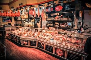 Пост фуфло. Ванятка Кемеров - МУДАК.
Единственное, что меня впечатлило в Европе, так это испанские мясные магазины