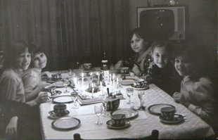 На этой фотке редкий и дорогой торт.
Яйцо шоколадное и заяц шоколадный.
Крутой тортик.