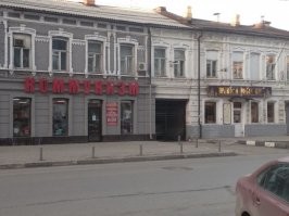 1.Коммунизм, хотя и отрицает религиозное строение мира, но не запрещает религию
2. Большевики не боролись с религией, только с церковью, которая на тот момент нарушила почти все свои догматы
3. Большинство постулатов Библии совпадает с коммунистическим мировозрением