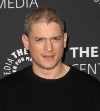 Вентворт Миллер из Побега тоже афрокорни имеет, хотя казался белым. На фото Миллер с дядей и отцом, мать белая.