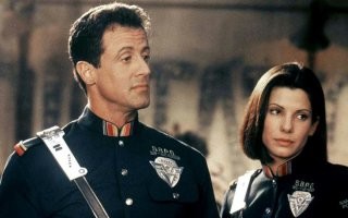 Сталлоне. Мать еврейка (дочь адвоката) , отец итальянец.
Буллок. Мать немка, отец вроде просто американец.

Жириноский (без фото) Мать русская, отец - Вольф Исаакович Эйдельштейн (не знаю кто по национальности).