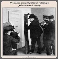Это кадр из фильма Игоря Таланкина "Вступление", по рассказам Веры Пановой. 1962 год.


Жандармерия города Риги позирует с бронещитами и маузерами. Кроме них такого не было на вооружении ни в одном городе империи.