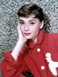 Полностью согласен, она как Одри Хепберн была красоткой во всех образах