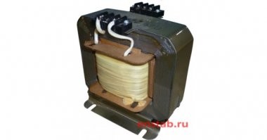 Ну, первое: если между нулем и землей 7 вольт, то тестер засунутый в ноль будет светиться так же ярко, как и в фазе. Там не от напряжения зависит.
Второе: Между нулем и фазой Страна гарантировала 220 вольт (ну, хоть как то и пожаловаться можно было). А между нулем и землей сегодня семь, завтра сорок семь. послезавтра действительно перепутали ноль и фазу а через неделю все починили и глухо заземлили.
А вообще, схему простейшего выпрямителя на уровне шестого класса средней советской школы принимаю. Просто там, где автор взял диоды и конденсатор надо было еще катушку брать. Вот такую.