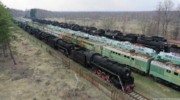 Мало их осталось, но не ушли, есть еще запасники и отдельные паровозы на станциях, стоят  законсервированные. Вот так это выглядит и это вполне исправные машины.