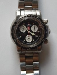 Точное название модели не напишу - не нашёл коробку. 
Limited Edition
Подводные, до 1 км.