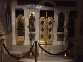 Там рядом есть подземный монастырь. Рекомендую.