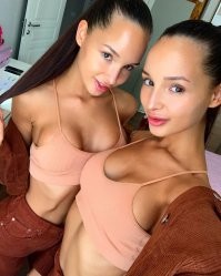 Тут уже 2 близняшки снялись в "реалити шоу" ....