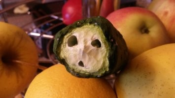 Огурец старше.