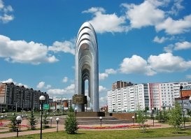 Автор, если ты говоришь про достопримечательность города, то и фото её покажи.
А то пишем про одно, а фото другого.

"Памятник нефти" в Альметьевске выглядит вот так и называется "Монумент 60-летия нефти Татарстана".
А то, что ты разместил на фото это новодельный Казанский собор.