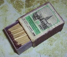 Старый я  помню , что спички были в деревянных (фанерных) коробках. А не вот это вот всё.