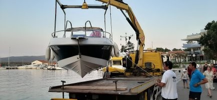 Вот эвакуатор. А это фура какая-то