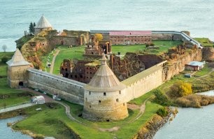 Я таки не понял, это кремли или крепости? Давайте сюда добавим Старую Ладогу, Орешек, Печеры, Соловки.