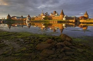 Я таки не понял, это кремли или крепости? Давайте сюда добавим Старую Ладогу, Орешек, Печеры, Соловки.