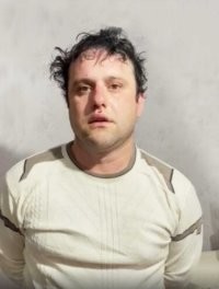 Это Пятигорск, ул.Ессентукская. Стреляли из выхолощенного автомата и травматов. А это один из стрелков, уже извиняется.