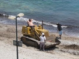 Морскую гальку тырят?