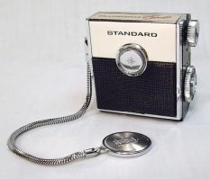 Ога, ога. Прям, "опережали Запад"  На Западе ровно в те же самые годы вот такие микроприемники были в ходу.. Разница,надеюсь, понятна.