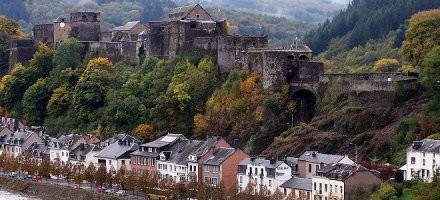 Про Бельгию , да согласен что писающий мальчик маленький но его отлично видно и каждый раз в разных нарядах . В Бельгии кроме Гента и Брюгге много других красивых мест , Динант , Намюр и тд , если летом приезжаете и стоит хорошая погода то сел на поезд и поехал на море .Да и про Брюссель отдельно , можно съездить посмотреть Атомиум , королевский военный музей и очень много чего . Рядом с Брюсселем есть старинные развалины монастыря .