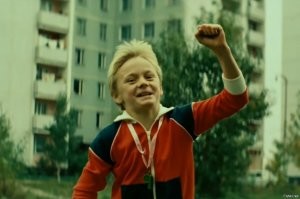 Футболист проверил на прочность защитника, три раза подряд попав в него мячом