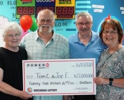 13. То есть лекарств заключённым концлагерей не давали, а за чистоту их жоп беспокоились и туалетной бумаги было навалом?
Вторая 13. "...28 лет спустя Том выиграл 22 миллиона евро и поделил выигрыш с другом..." Почему тогда в чеке написано оба имени и сумма в долларах?