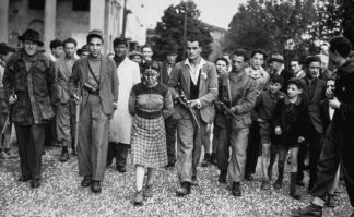 чуть было не забыл , обритые и клейменые , чем рисовали не в курсе .