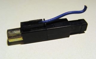 100% решение вопроса в самолете, если вдруг кто-то сзади просунул ноги между сиденьями.