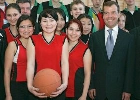 Медведев   158 см, Баскетболистки – сколько см?