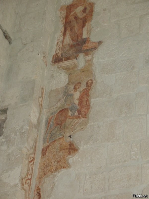 Церковь Бориса и Глеба в Кидекше.
Росписи . Фрагментарные фрески со времени постройки.