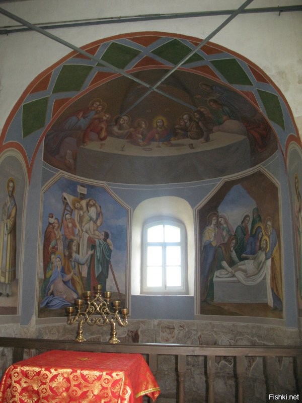 Церковь Бориса и Глеба в Кидекше.
Росписи . Фрагментарные фрески со времени постройки.