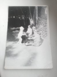 Год 80-й примерно, у меня такой тарантас был, с аккумулятором . )))))(