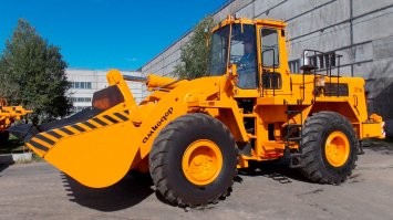 Чего они там неделю ждут, работы на тяжёлом погрузчике на 12 часов, маскмум что возможно потребуется в самом большом камне лупануть перфоратором 3 разнесённых отверстия и туда толовые шашки засунуть и расколоть его на более мелкие фрагменты. С учтём того что это горная местность и есть прямая подъездная дорога, подогнать спец технику из ближайшей каменоломни или местной строительной организации - делов ещё максимум на пол дня.