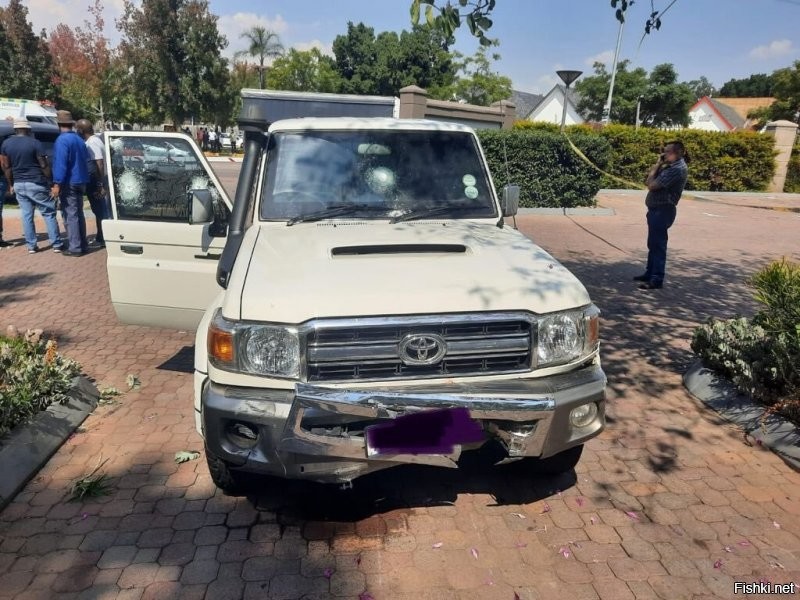 “The driver of the CIT vehicle managed to evade the robbers for a while but later stopped in wait for the robbers. The robbers fled without taking any money. No arrests have yet been made.”