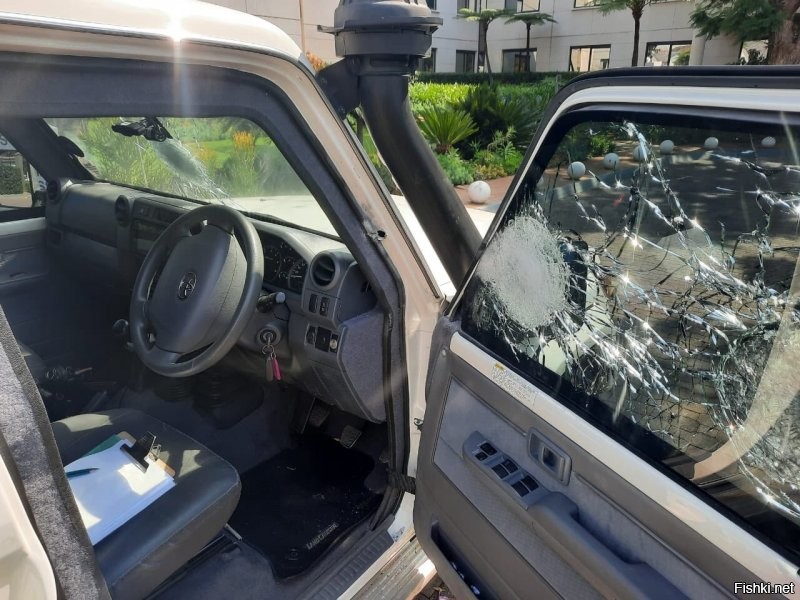 “The driver of the CIT vehicle managed to evade the robbers for a while but later stopped in wait for the robbers. The robbers fled without taking any money. No arrests have yet been made.”