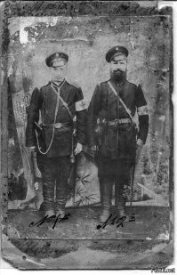 Создается впечатление что первоисточник перефотографирован, а не сканирован. Или просто очень низкое качество. А редактированное фото - просто прогнано через фильтры и плагины. Рука человека здесь как будто не работала.

Ниже попробовал немного улучшить...