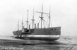 Самым большим кораблем 18 века действительно считался "Левиафан" после спуска переименованный в "Грейт Истерн" Но на вашей картинке не он. Левиафан был парусно-паровым судном) А на вашей картинке "Фатерлaнд" лайнер класса "Император" спущенный в 1913 году. В 1917 захваченный США и переименованный в "Левиафан". А "Левиафан" 18 века выглядел так.