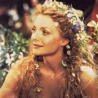 А мне она почему-то нравится, когда она постарше.