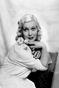 у солдат РККА и моряков тоже были свои кумиры - Любовь Орлова.