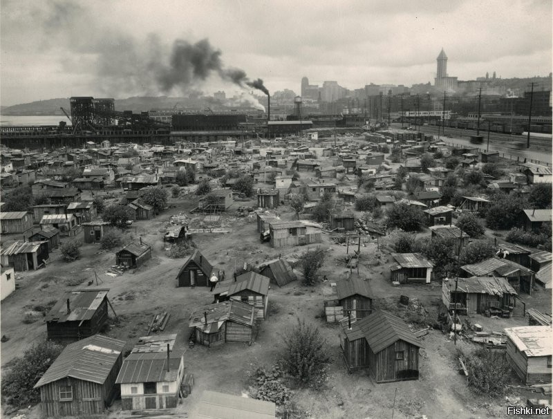 ...а в 1930-м у большинстава были домашние телефоны...
Досыплю фоток пиндосов того времени  с телефонами и пылесосами