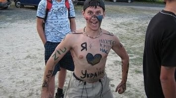 Текст к фото уж придумайте сами. Моей фантазии не хватает.