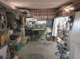 мне пить некогда, а главное - не с кем. соседи по гаражу бывают 2 раза в год, когда менют резину