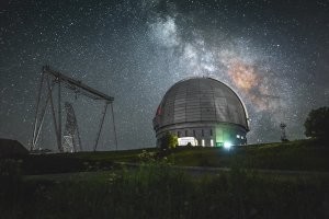 БТА. Если в Гугле/Яндексе не забанили, можете найти информацию) Построили да, ещё во времена "высокоразвитой цивилизации", но до сих пор работает, модернизируется и обслуживается.