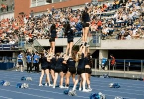 целлюлит в таком нежном возрасте? тут и фэйков ненадо...