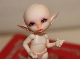 Как она их делает? Пластик? Формы льет? Дерево? Вытачивает? Интересен процесс создания. А реалистичных кукол, да и всяких фантазийных, в мире полно! Вот, например, реалпуки и долшато всякие: